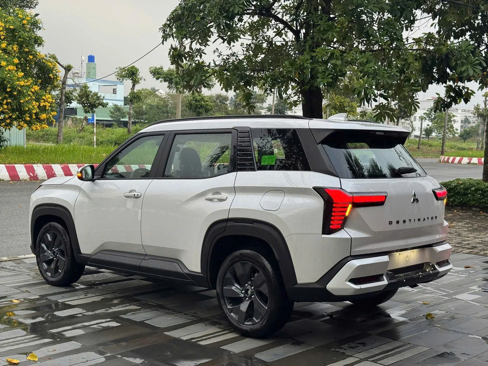 Mitsubishi Destinator Premium 4 Mitsubishi Destinator Premium - Ảnh 3