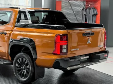 Mitsubishi Triton 4WD AT Athlete - Ảnh 4
