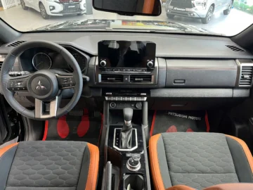 Mitsubishi Triton 4WD AT Athlete - Ảnh 12