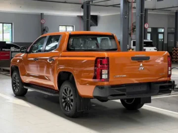 Mitsubishi Triton 2WD AT Premium - Ảnh 8