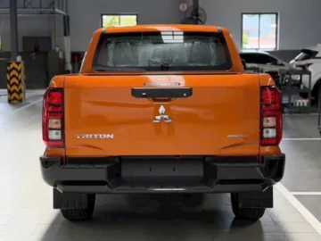 Mitsubishi Triton 2WD AT Premium - Ảnh 7