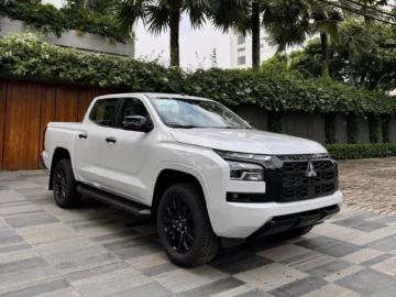 Alternative view of Mitsubishi Triton 4WD AT Premium
