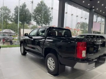 Mitsubishi Triton 2WD AT GLX - Ảnh 6