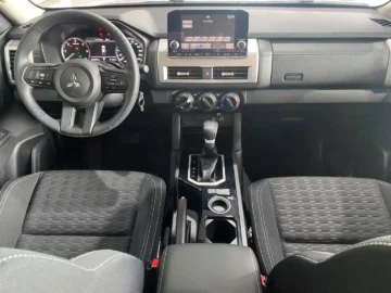 Mitsubishi Triton 2WD AT GLX - Ảnh 9