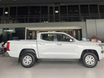 Mitsubishi Triton 2WD AT GLX - Ảnh 15