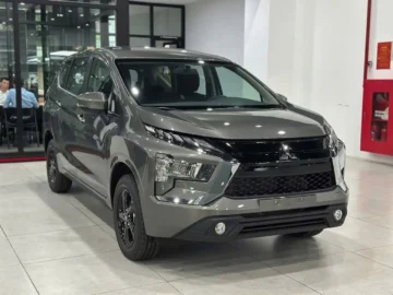 Alternative view of Mitsubishi Xpander AT CKD MY25